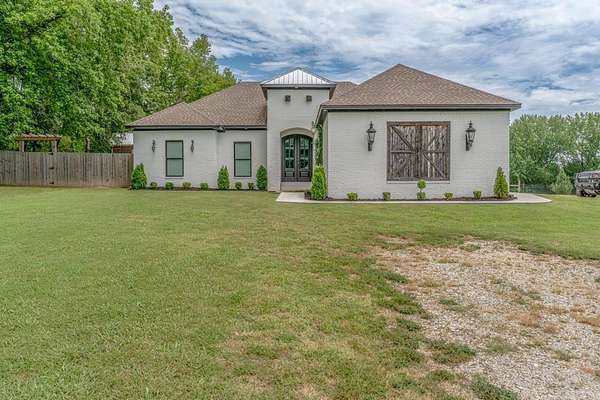 4.76 Acres of Land with Home for Sale in Jonesboro, Arkansas
