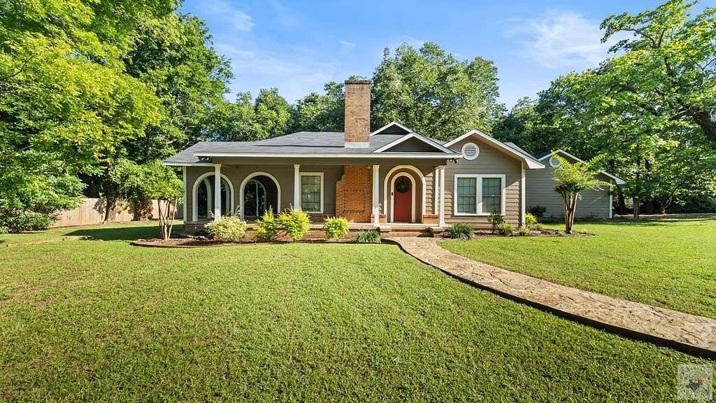 16.8 Acres of Land with Home for Sale in Douglassville, Texas
