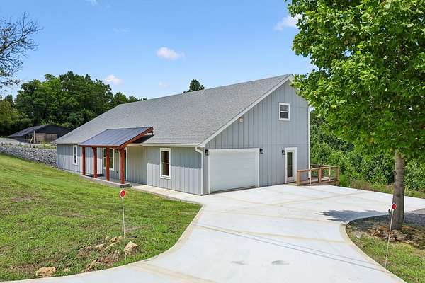 2 Acres of Land with Home for Sale in Dowelltown, Tennessee