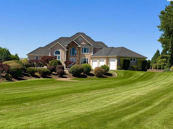 2 Acres of Land with Home for Sale in Kennewick, Washington