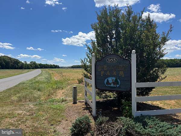 129 Acres of Land with Home for Sale in Harrington, Delaware
