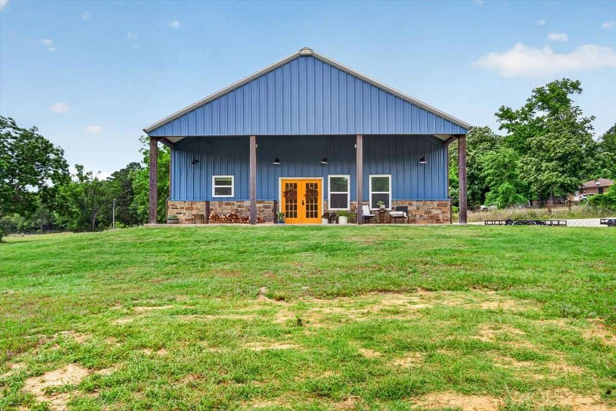 15 Acres of Land with Home for Sale in Flint, Texas