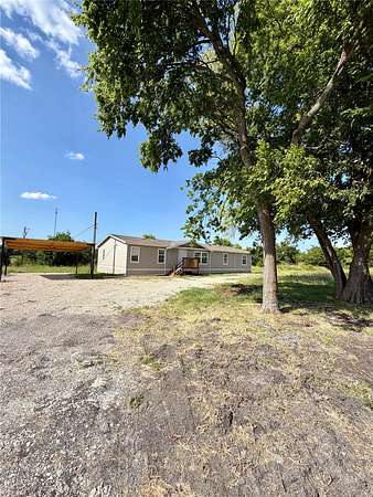 5.12 Acres of Land with Home for Lease in Farmersville, Texas