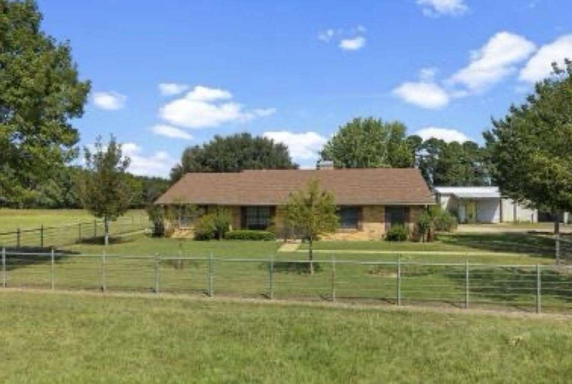 30 Acres of Agricultural Land with Home for Sale in Kilgore, Texas