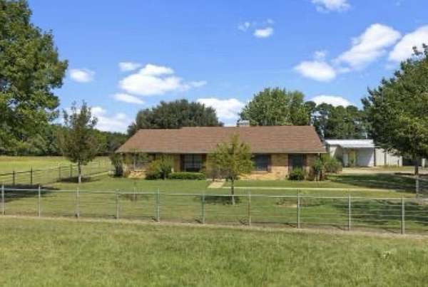 30 Acres of Agricultural Land with Home for Sale in Kilgore, Texas