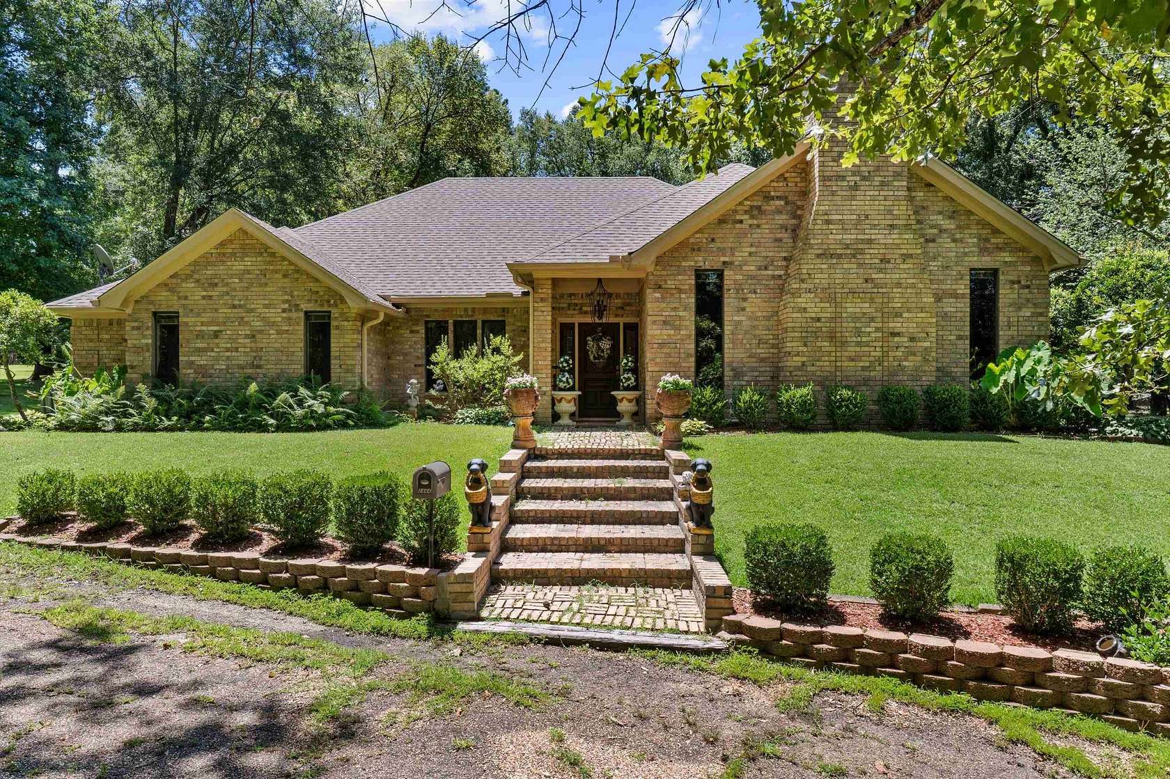 14 Acres of Land with Home for Sale in Marshall, Texas