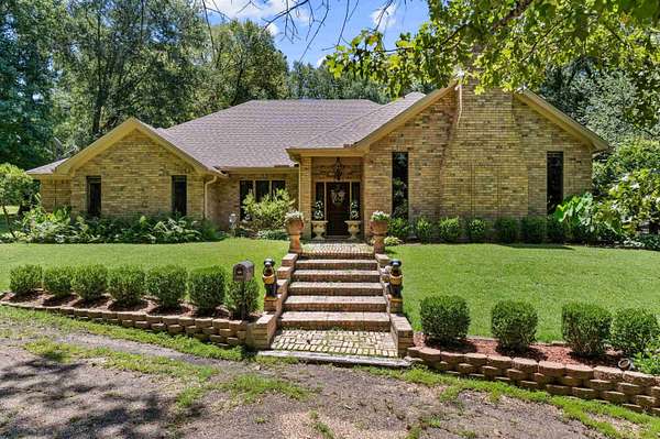 14 Acres of Land with Home for Sale in Marshall, Texas