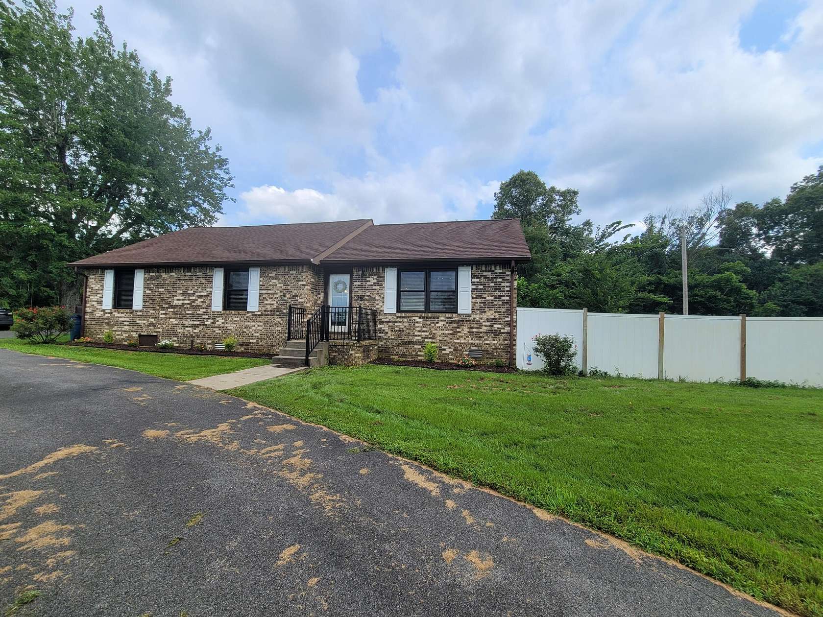 8 Acres of Land with Home for Sale in Bardwell, Kentucky