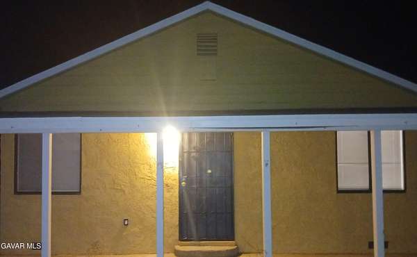 2.5 Acres of Land with Home for Lease in Lancaster, California