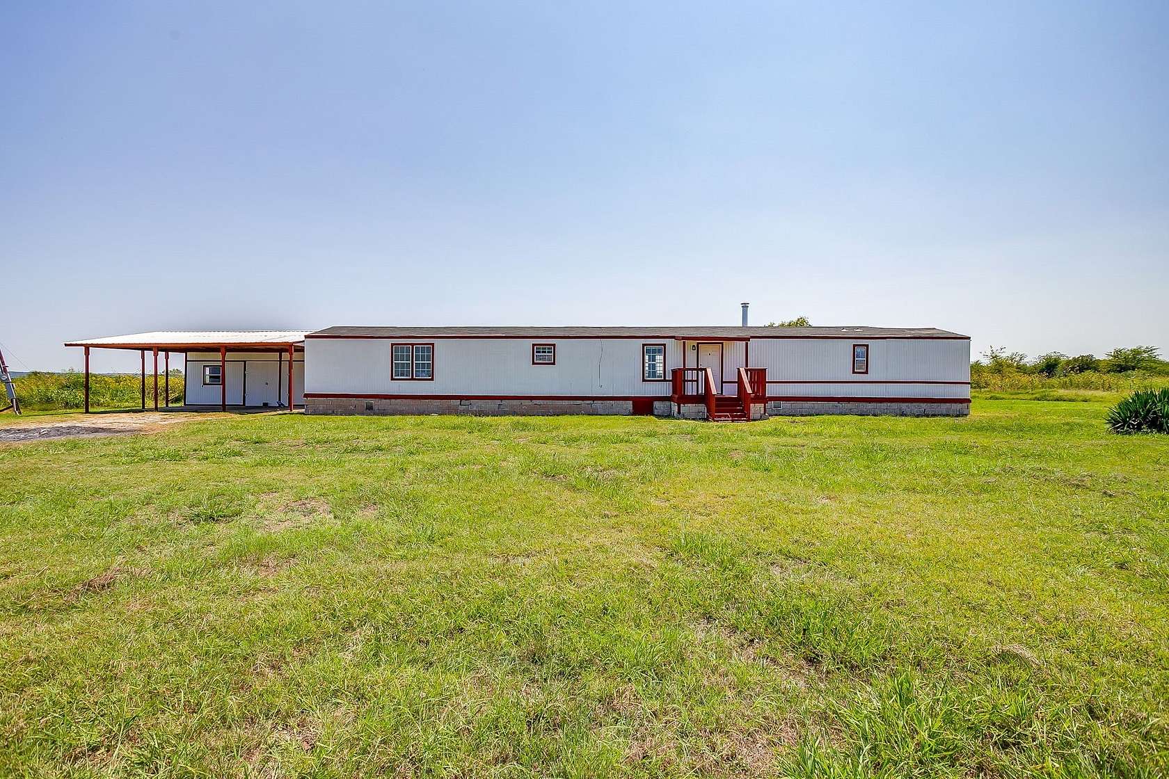 4.4 Acres of Land with Home for Lease in Grandview, Texas