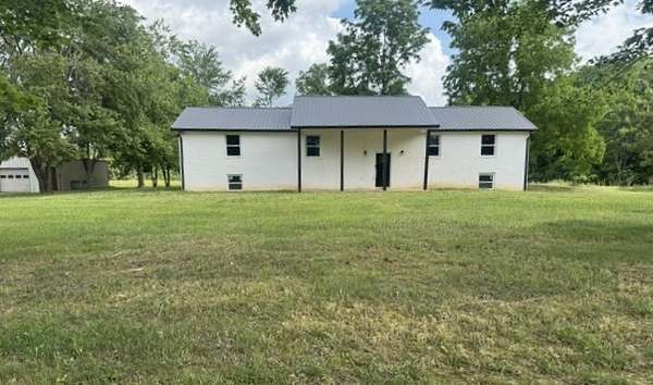 11.9 Acres of Land for Auction in Bethpage, Tennessee