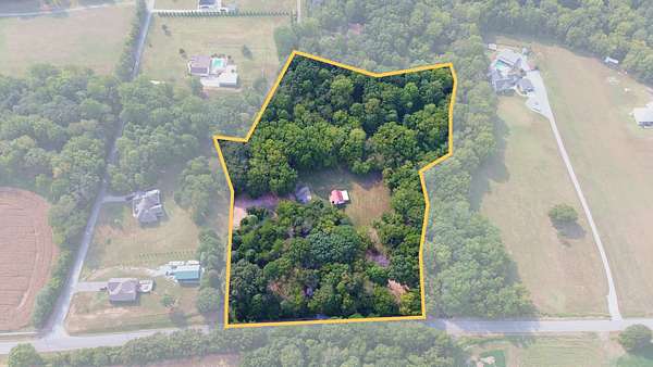9.13 Acres of Land with Home for Sale in Portland, Tennessee