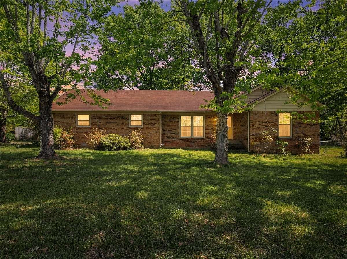1.5 Acres of Land with Home for Sale in Smithville, Tennessee