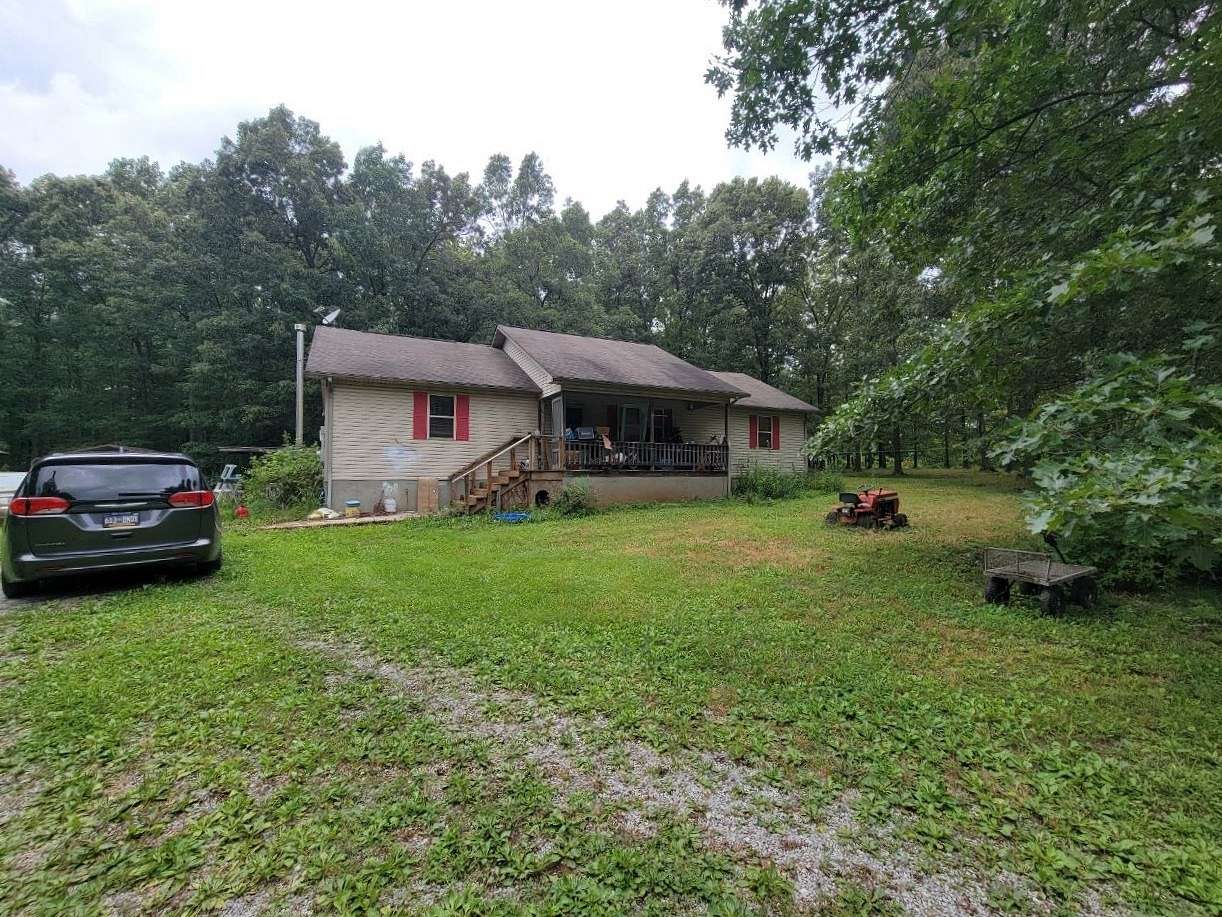 10 Acres of Land with Home for Sale in Crossville, Tennessee