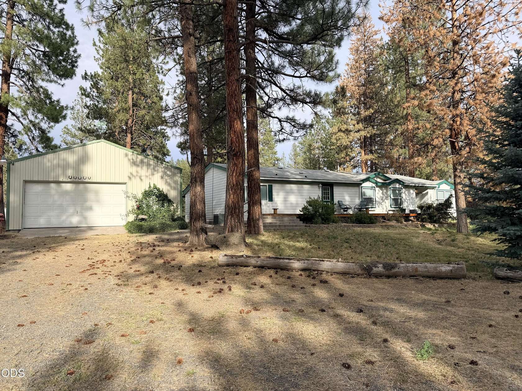 2.16 Acres of Land with Home for Sale in Bonanza, Oregon
