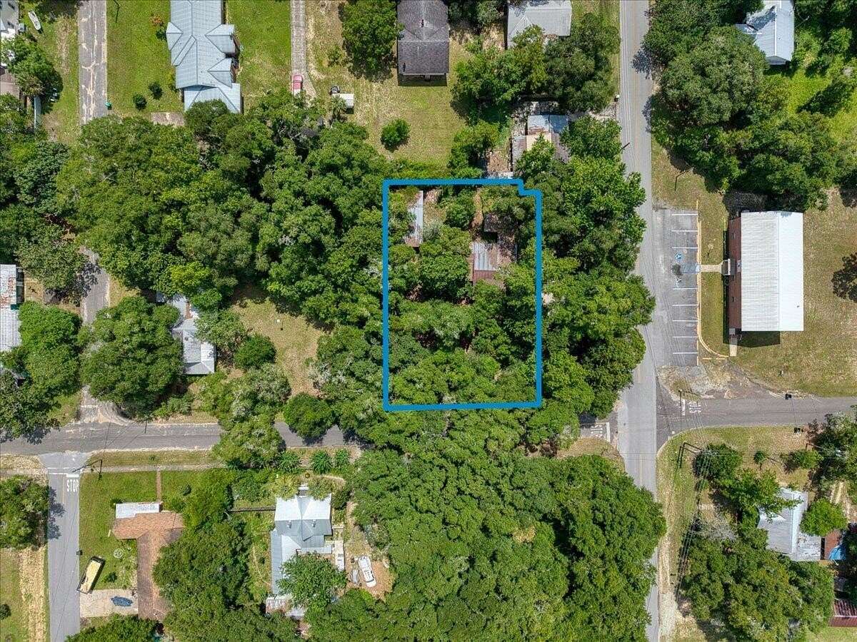 0.35 Acres of Land for Sale in DeFuniak Springs, Florida