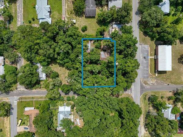 0.35 Acres of Land for Sale in DeFuniak Springs, Florida