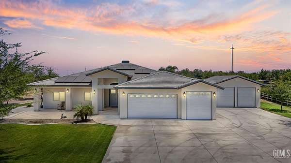 2.5 Acres of Land with Home for Sale in Bakersfield, California