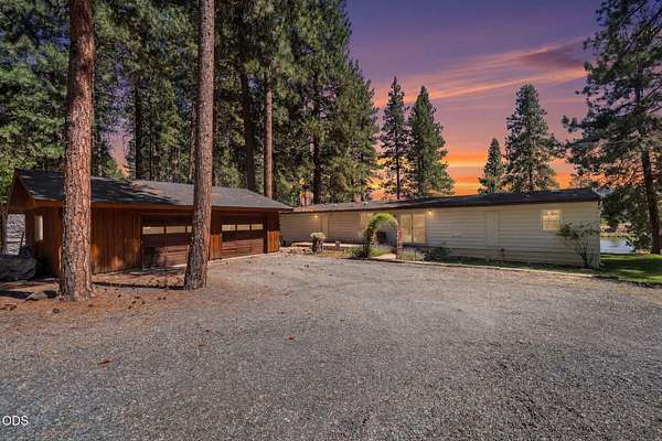 1.7 Acres of Land with Home for Sale in Klamath Falls, Oregon