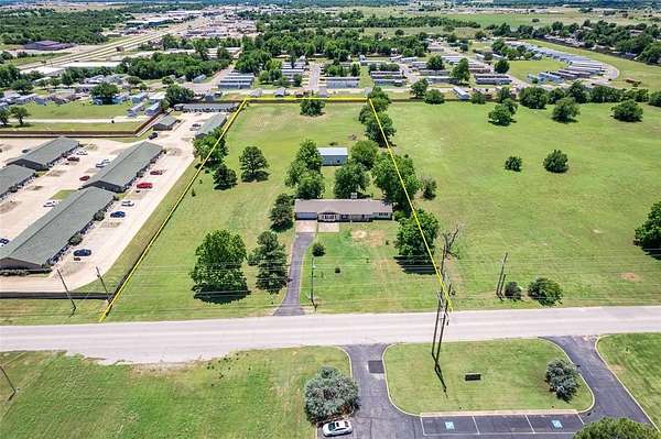4 Acres of Improved Mixed-Use Land for Sale in Chickasha, Oklahoma
