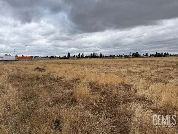18 Acres of Commercial Land for Sale in Bakersfield, California