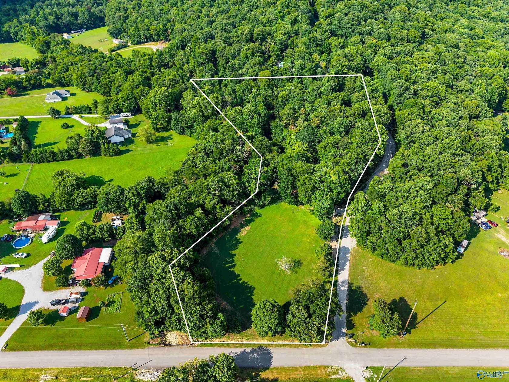 4 Acres of Residential Land for Sale in New Market, Alabama