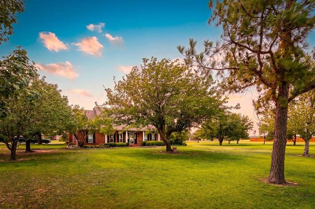 2 Acres of Land with Home for Sale in Piedmont, Oklahoma