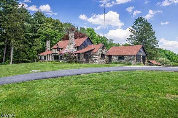 28.3 Acres of Recreational Land with Home for Sale in Stillwater Township, New Jersey