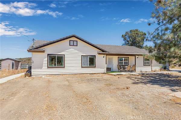 4.56 Acres of Land with Home for Lease in Acton, California