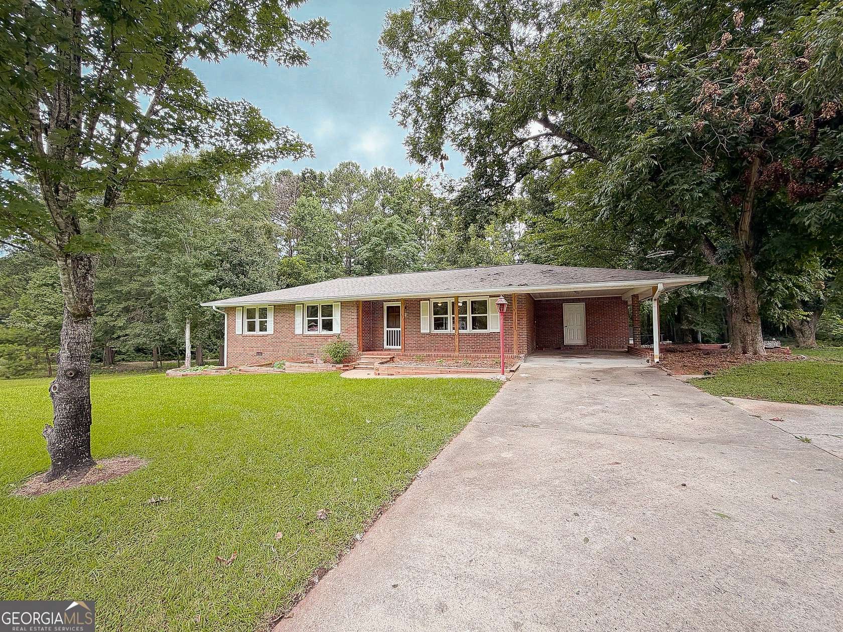 2 Acres of Land with Home for Lease in Newnan, Georgia