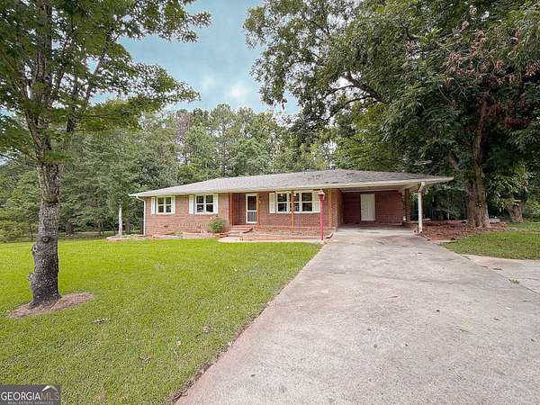 2 Acres of Land with Home for Lease in Newnan, Georgia