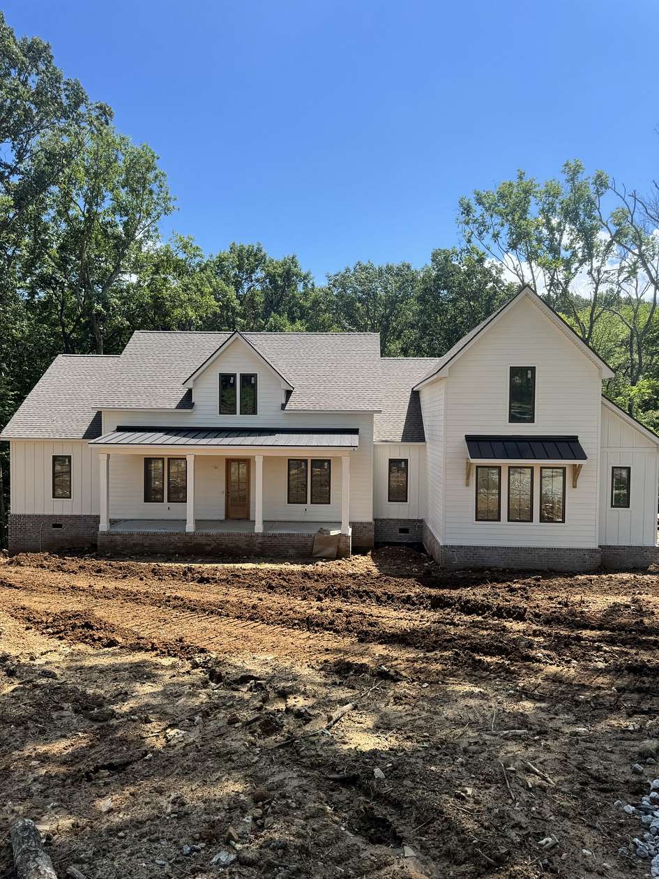 8.1 Acres of Land with Home for Sale in Lebanon, Tennessee