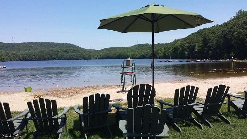 0.9 Acres of Residential Land for Sale in Montville Township, New Jersey