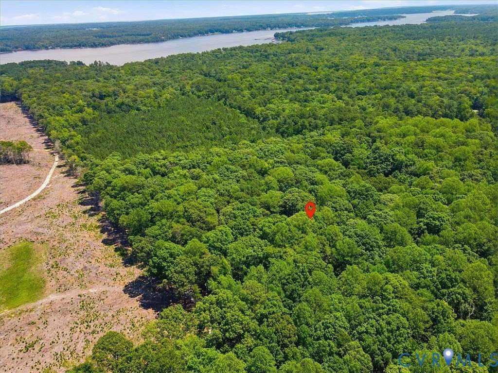 14 Acres of Recreational Land with Home for Sale in Gloucester, Virginia