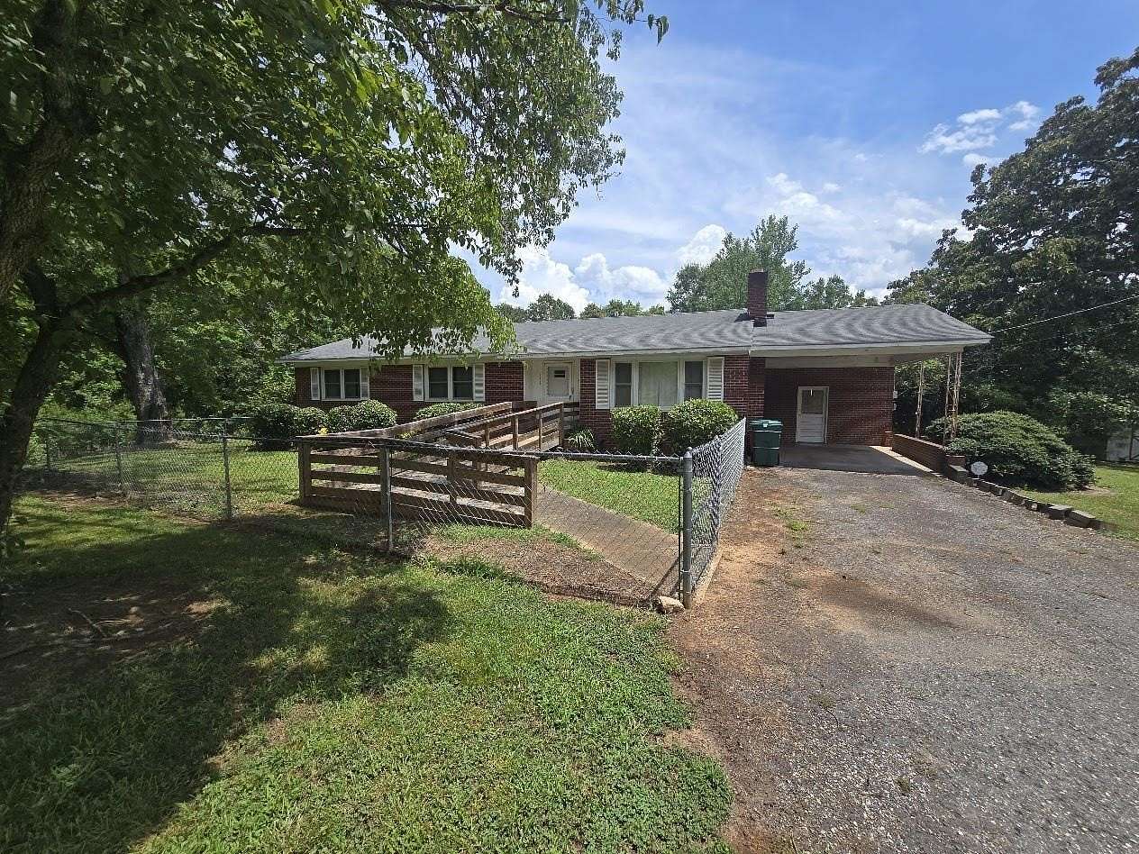 18.8 Acres of Land with Home for Sale in Blacksburg, South Carolina