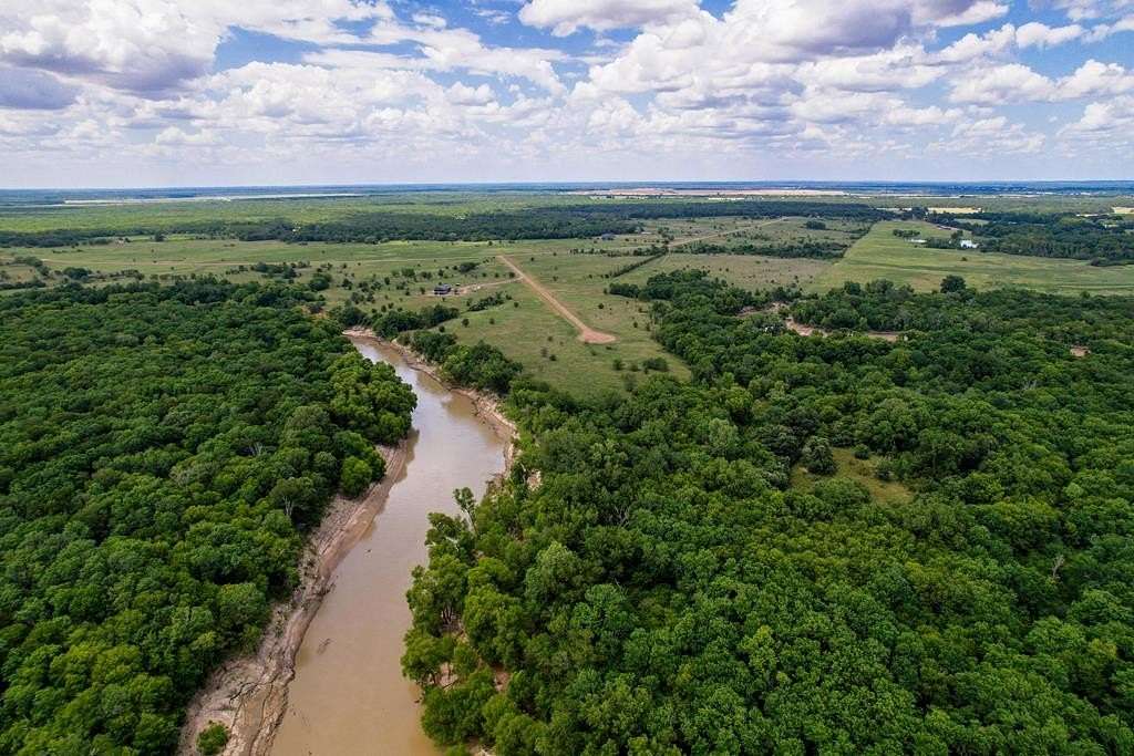 10 Acres of Recreational Land for Sale in Cayuga, Texas