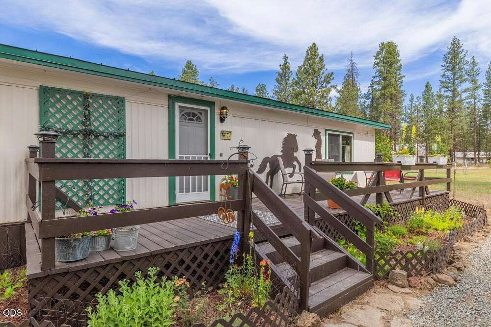 4.56 Acres of Land with Home for Sale in Bonanza, Oregon