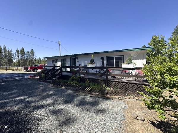 4.56 Acres of Land with Home for Sale in Bonanza, Oregon