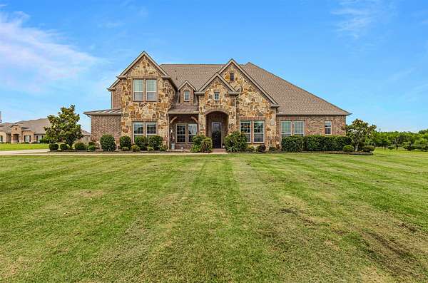 1.5 Acres of Land with Home for Sale in Rockwall, Texas