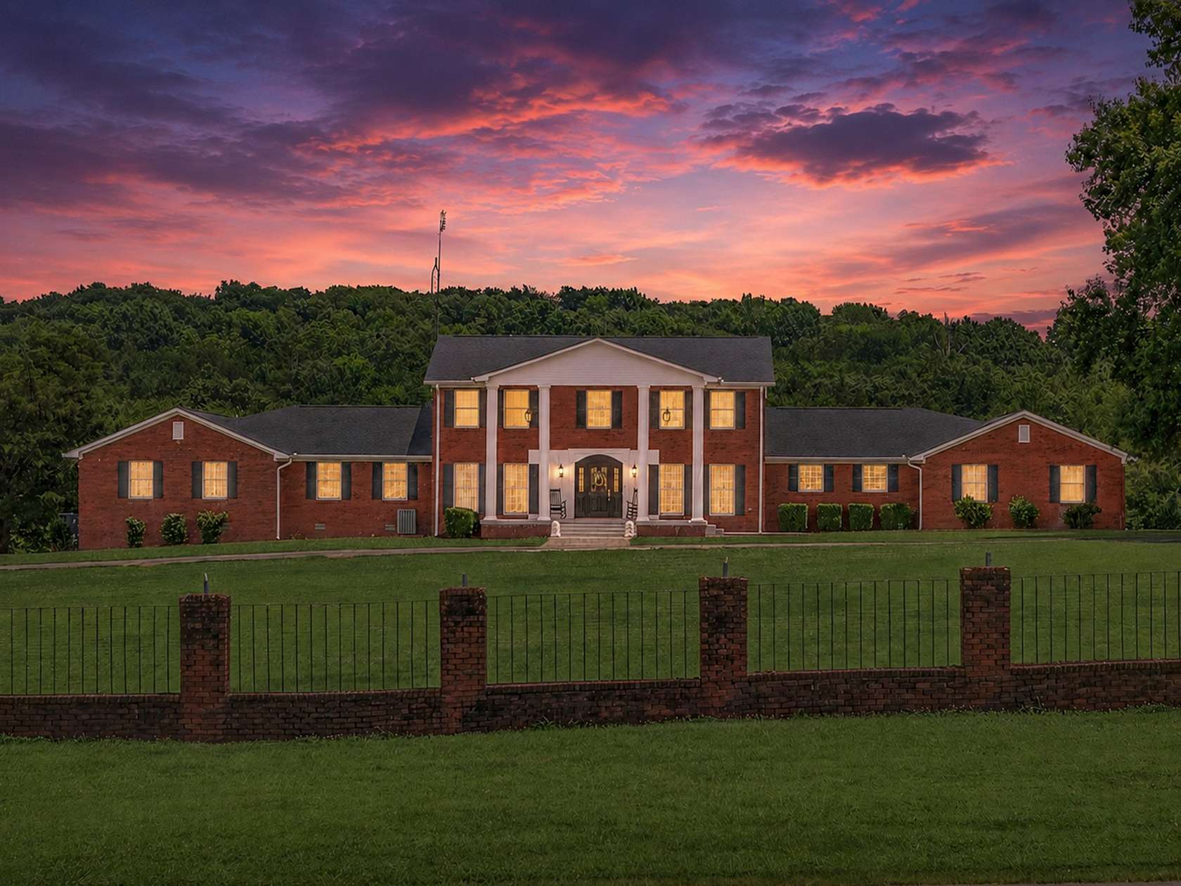 13.2 Acres of Recreational Land with Home for Sale in Fayetteville, Tennessee