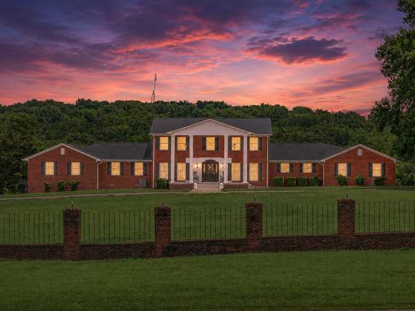 13.2 Acres of Recreational Land with Home for Sale in Fayetteville, Tennessee