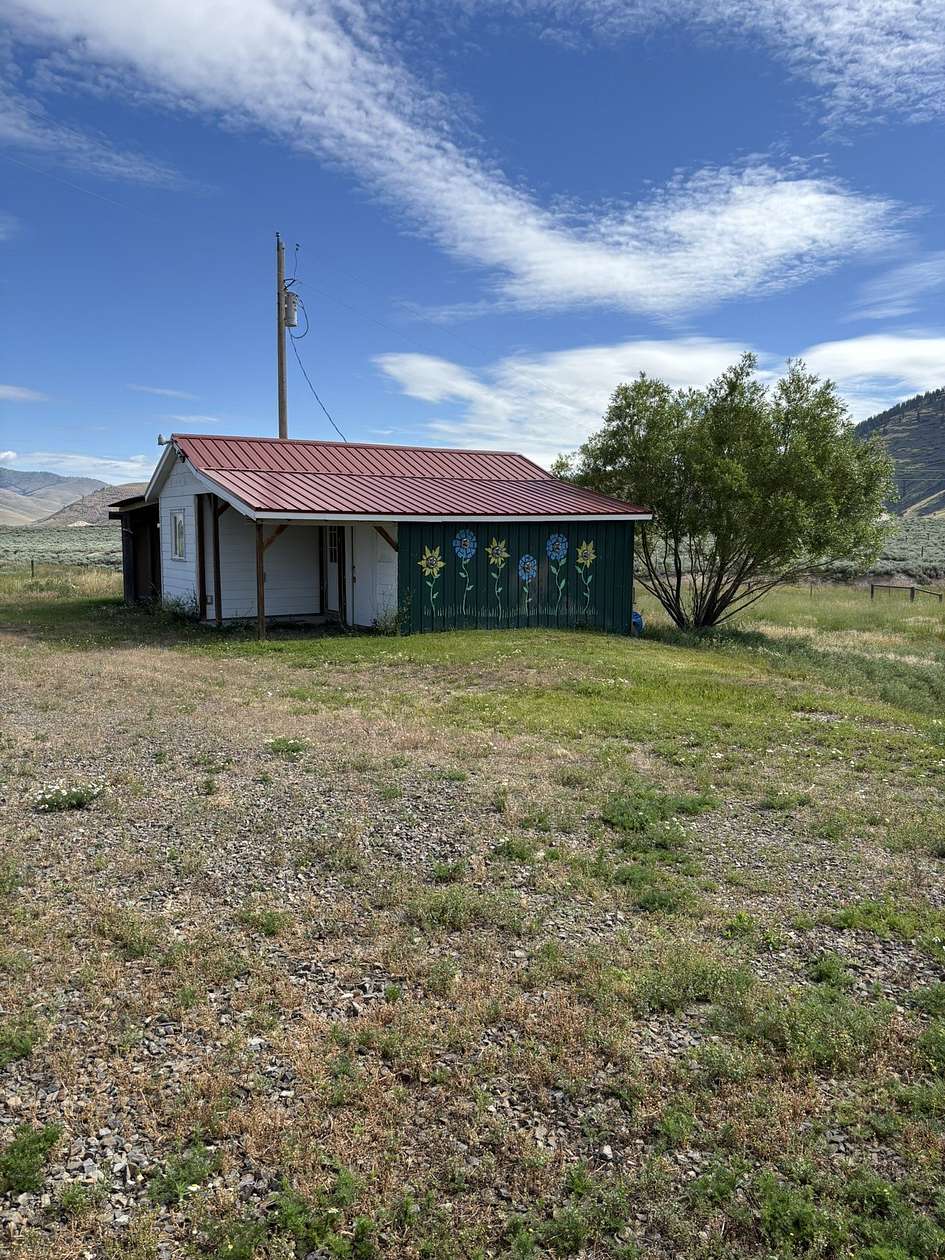 21 Acres of Land with Home for Sale in Hot Springs, Montana