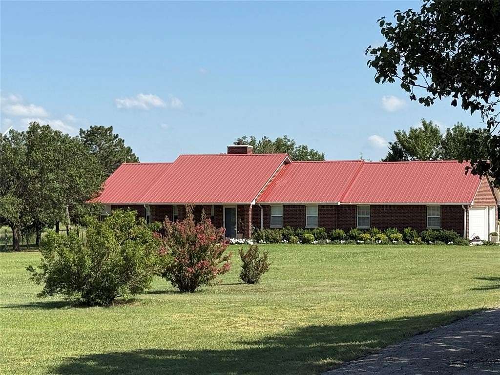 15 Acres of Land with Home for Sale in Crescent, Oklahoma