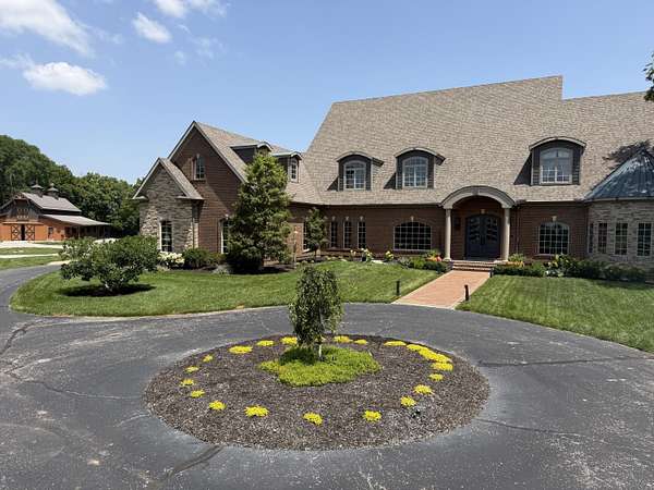 10 Acres of Land with Home for Sale in Lexington, Kentucky
