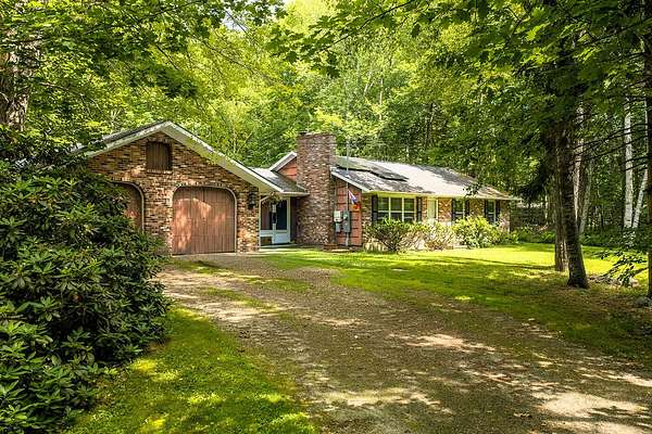 3.5 Acres of Land with Home for Sale in Hope, Maine