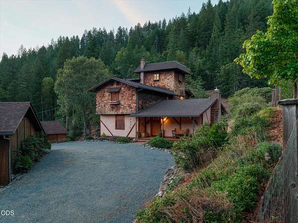 40 Acres of Recreational Land with Home for Sale in Grants Pass, Oregon