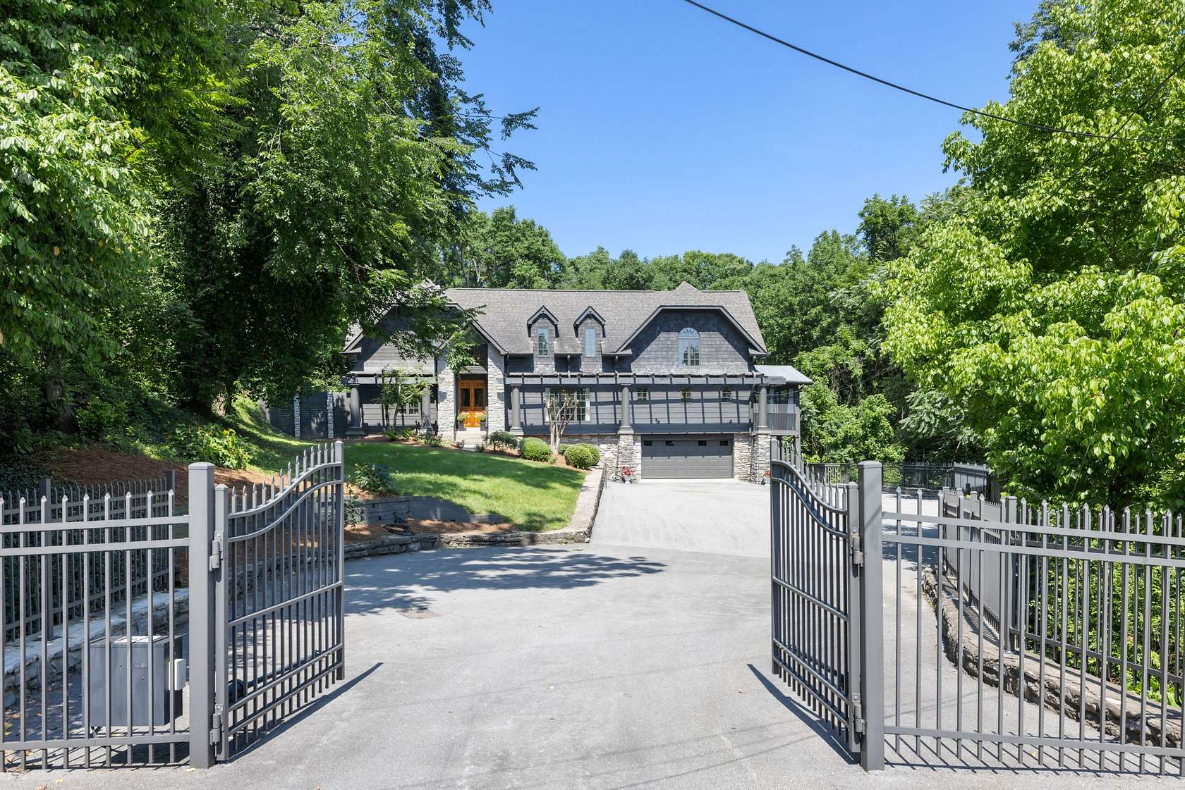 1.54 Acres of Land with Home for Sale in Brentwood, Tennessee