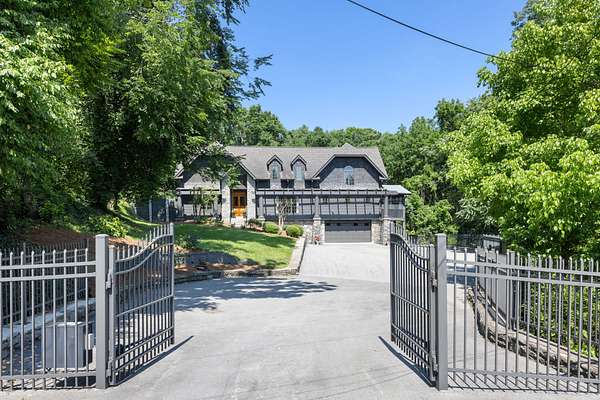 1.54 Acres of Land with Home for Sale in Brentwood, Tennessee