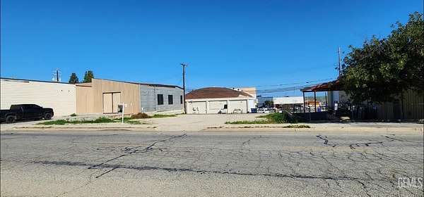 0.22 Acres of Mixed-Use Land for Sale in Taft, California