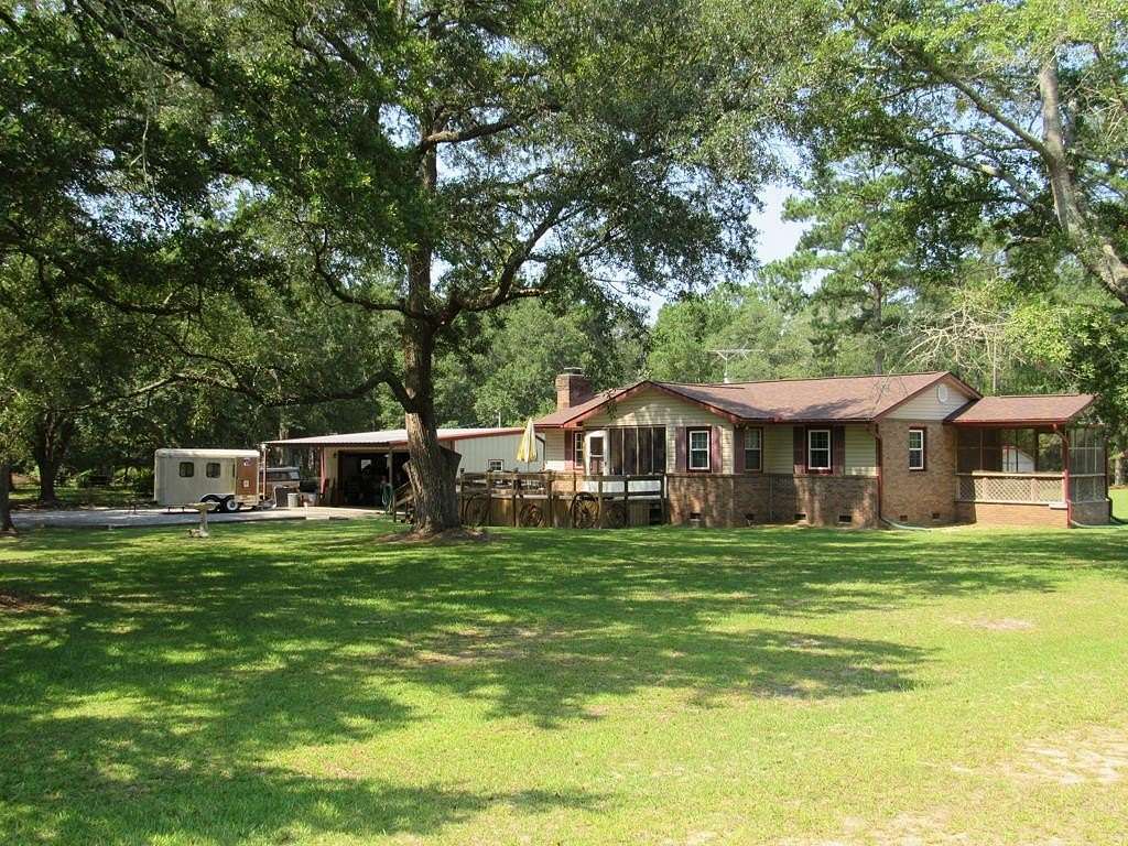 2.5 Acres of Land with Home for Sale in Albany, Georgia